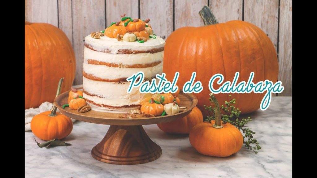 Pastel de Calabaza, relleno de crema de queso y muchas nueces, un pastel denso y lleno de sabor a especias, ideal para el otoño.